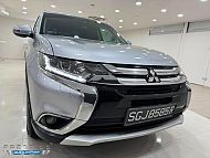 Mitsubishi Outlander 2.4 CVT 4WD Sunroof Facelift 2016 Silver Rear Entertainment 